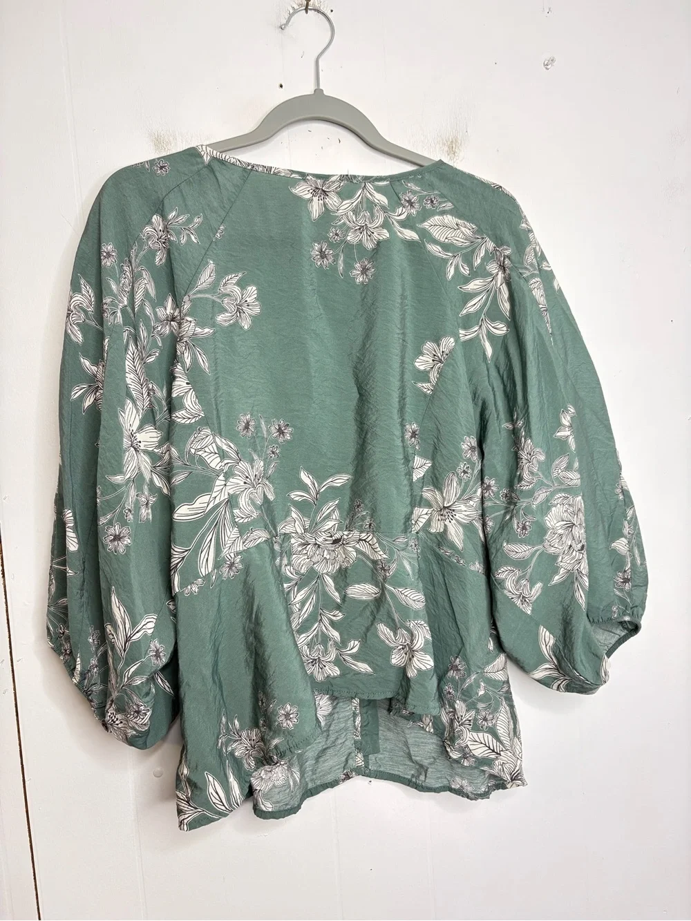 Torrid Top Womens 1X Popover V Neck Balloon Sleeve Floral Button Front Peplum